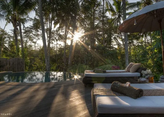 Campo de lujo Sandat Glamping Tents Ubud